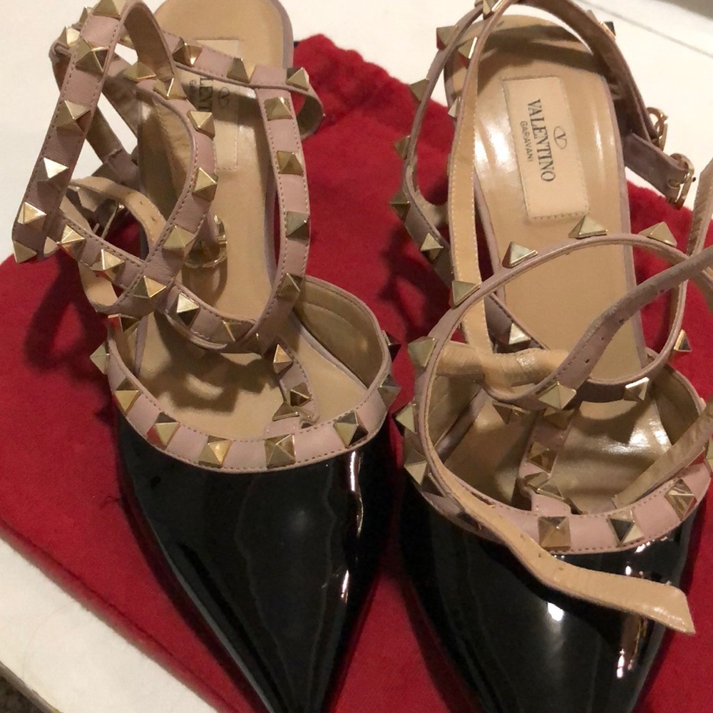 Valentino Garavani rockstud caged pump